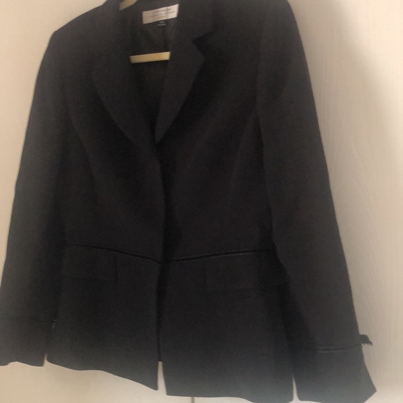 Tahari Jackets & Blazers - woman’s TAHARI  arthur S.Levine office siren Classic Black Blazer